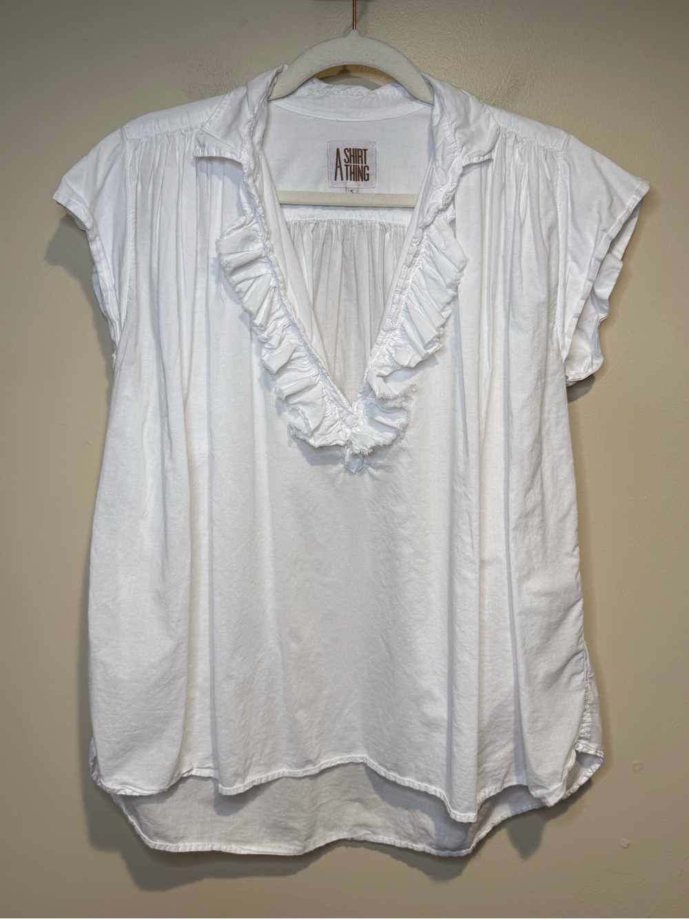 A Shirt Thing Logan white cotton poplin ruffle front v-neck blouse small